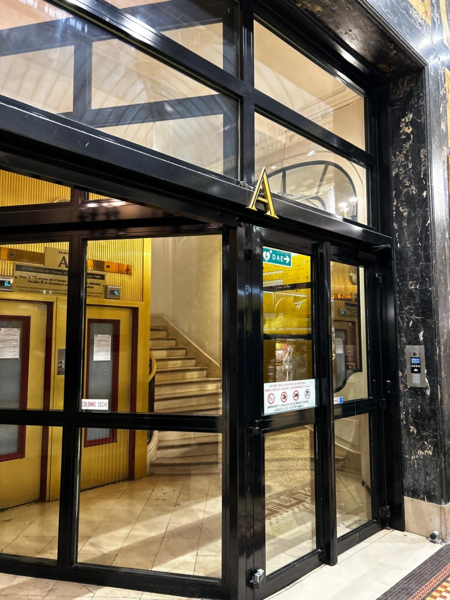 Champs Elysees No 76 * Paris