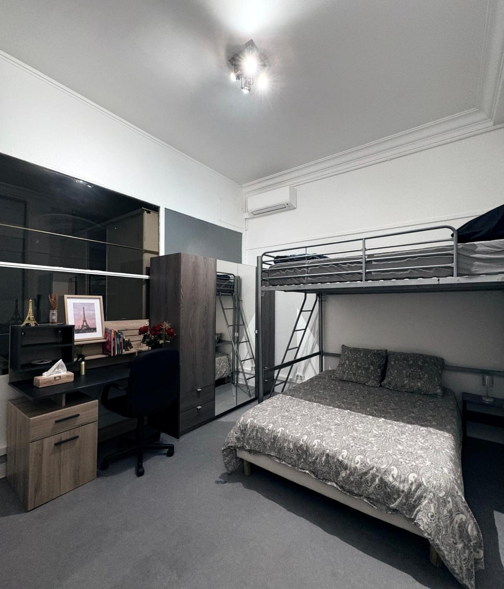 Champs Elysees No 76 Apartment